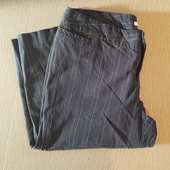 Capris - Picture 3 of 4